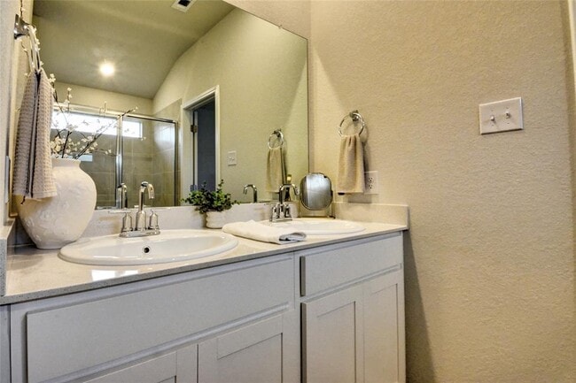 Building Photo - 257 Fossil Dr