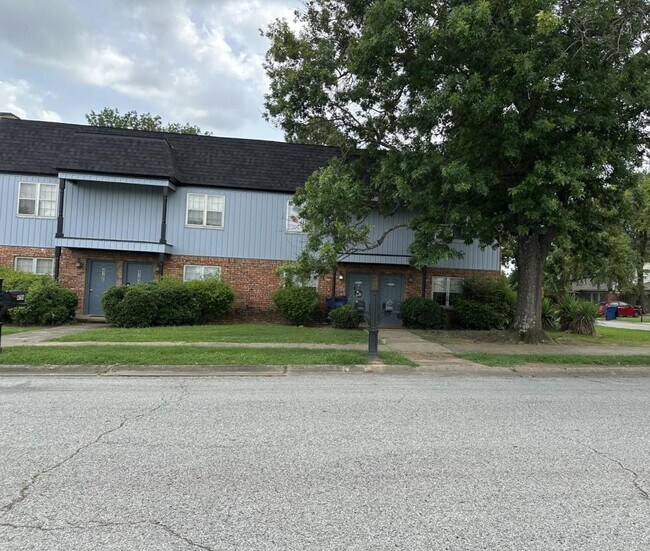Primary Photo - 4700 Windsor Dr