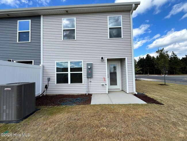 Building Photo - 201 Maddox Dr