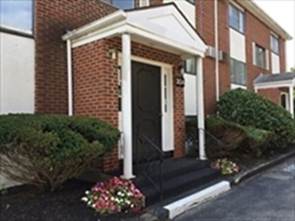 Primary Photo - 30a Colonial Dr