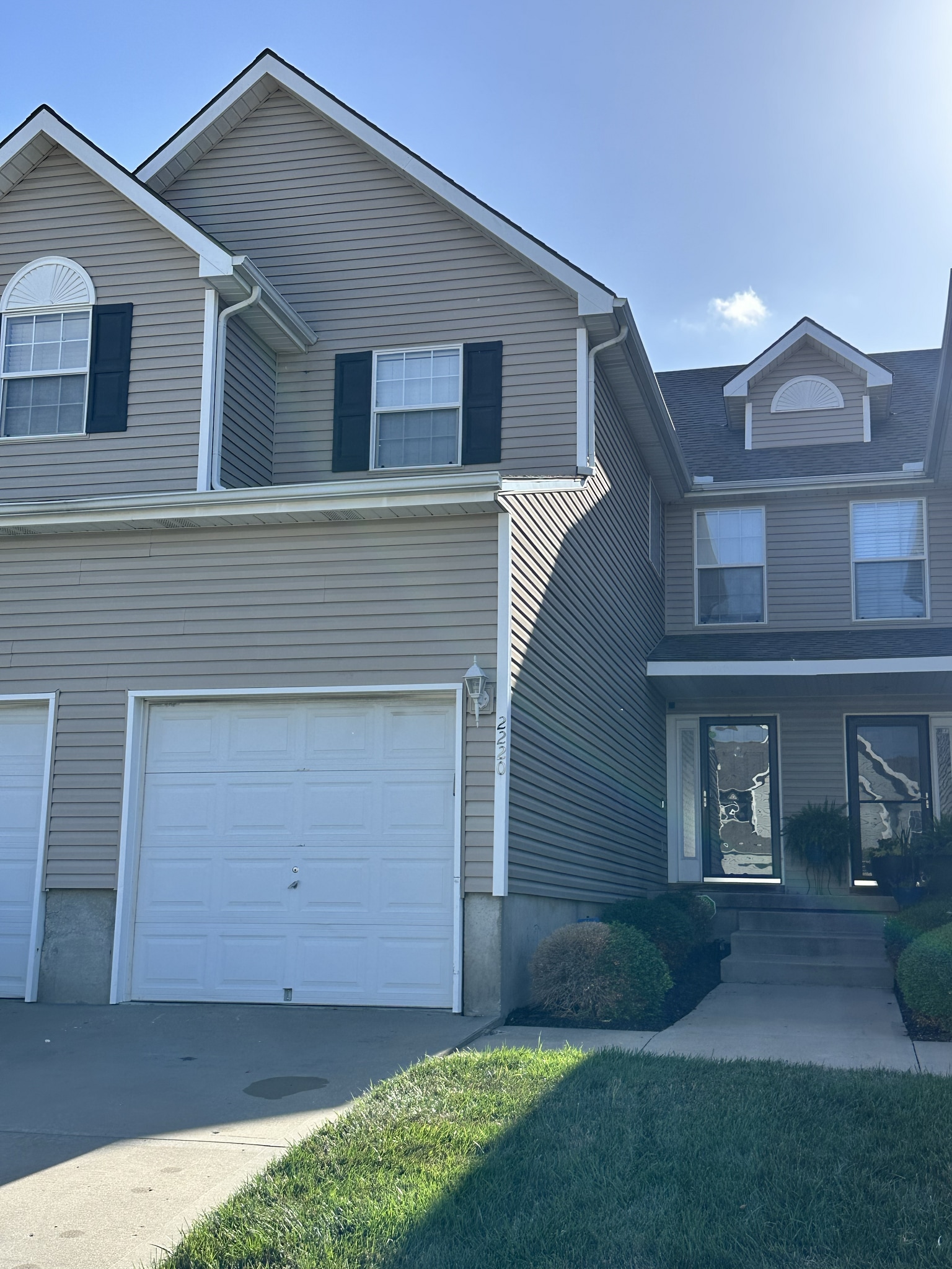 Garage Parking - 2220 SW Rambling Vine Rd