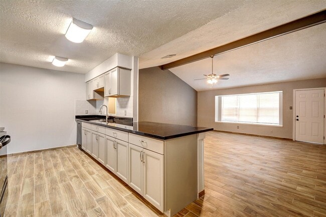 Building Photo - 16623 Blackhawk Blvd