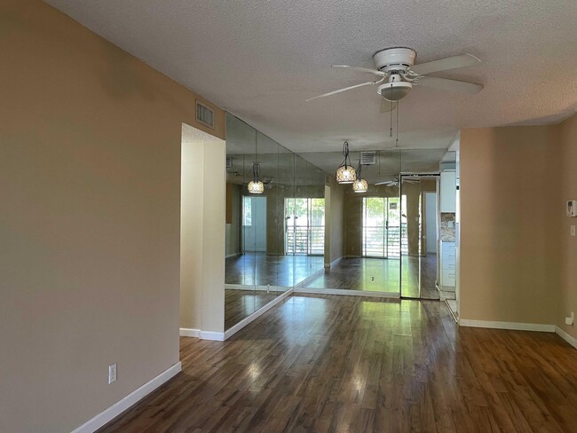 Building Photo - 704 Gardens Dr