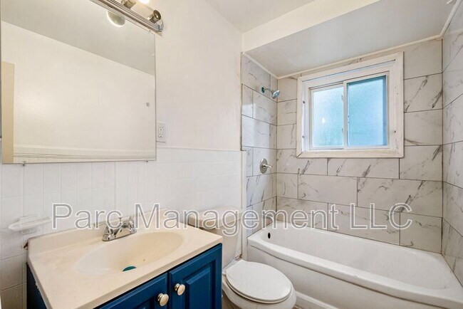 Building Photo - 15914 Dacosta St