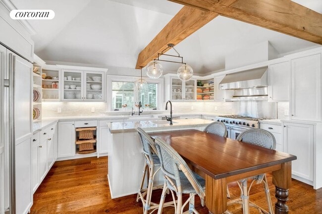 Building Photo - 245 Narrow Ln E