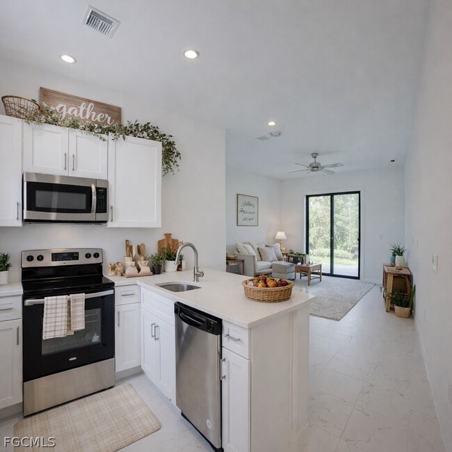 Building Photo - 714 W 12th St