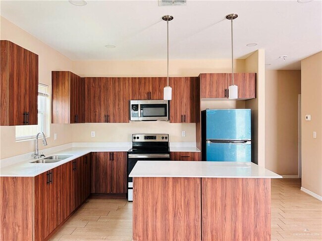 Building Photo - 11 West Dr