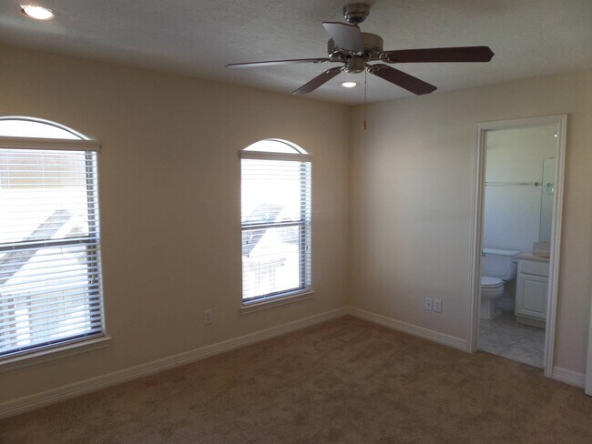 Building Photo - 3710 Sherwood Ln