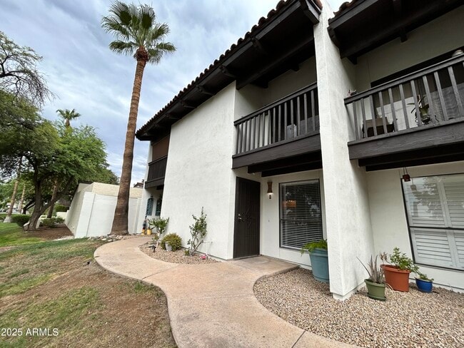 Primary Photo - 1702 E Ocotillo Rd