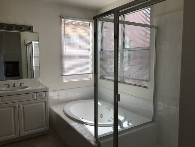 Master Bathroom - 624 Goldenwest St