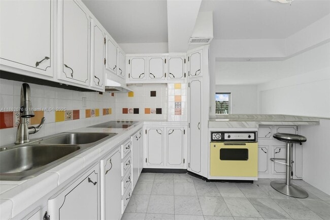 Building Photo - 1662 Lincoln Ct