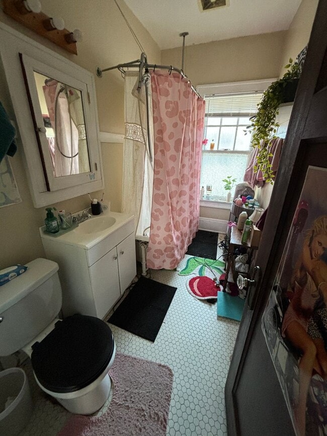 Building Photo - 2935 N Downer Ave