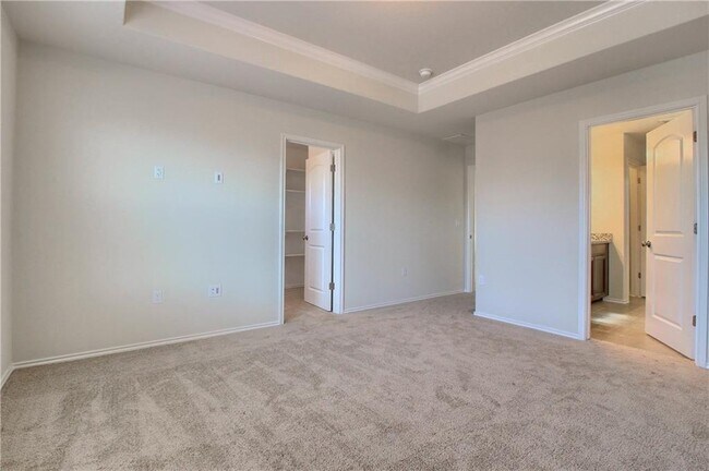Building Photo - 13909 Osmarea Dr