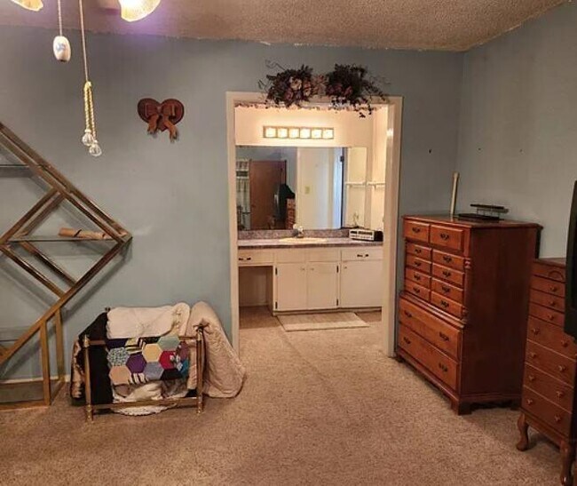 Building Photo - 2022 S High St