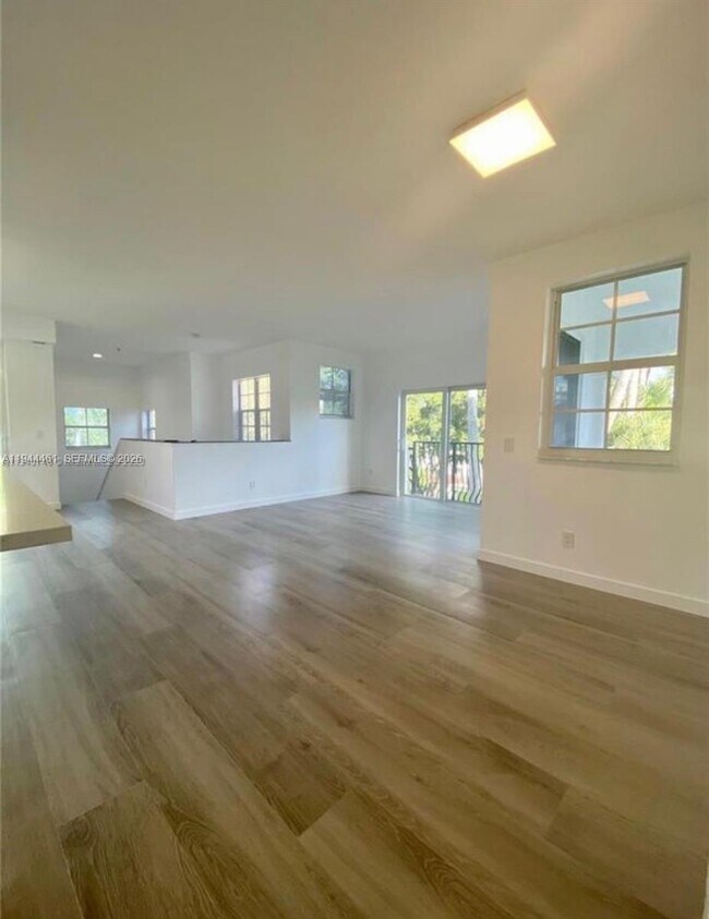 Building Photo - 3105 NE 184th St