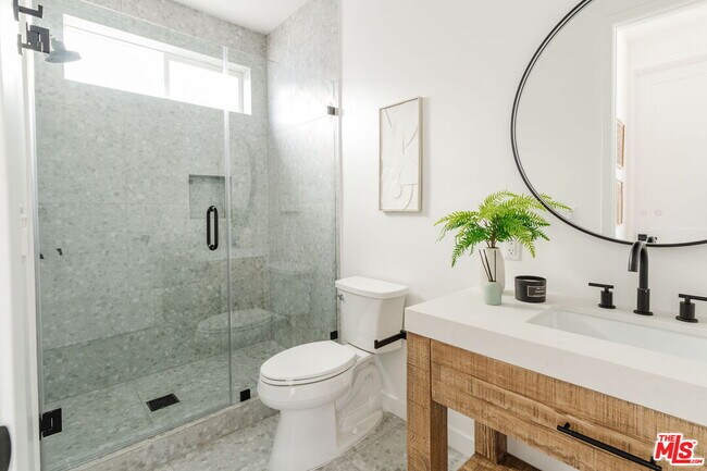 Building Photo - 6765 Lexington Ave