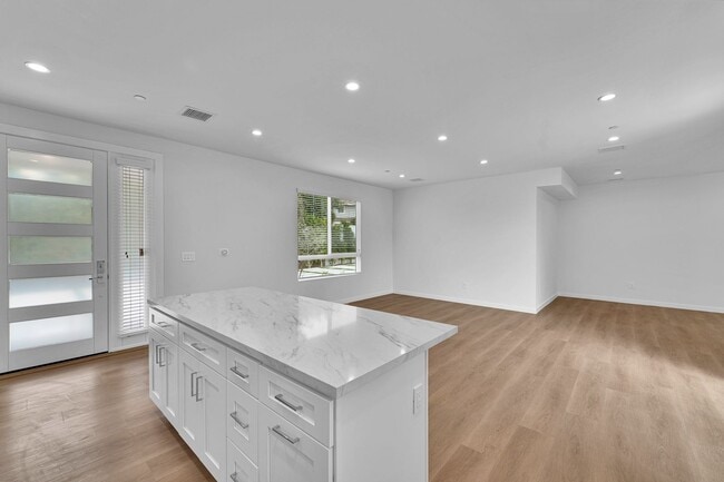 Primary Photo - Modern Brand new 5-Bedroom Home for Lease ...