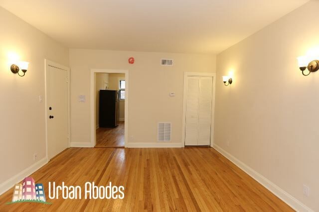 Building Photo - 4036 Ashland N Ave