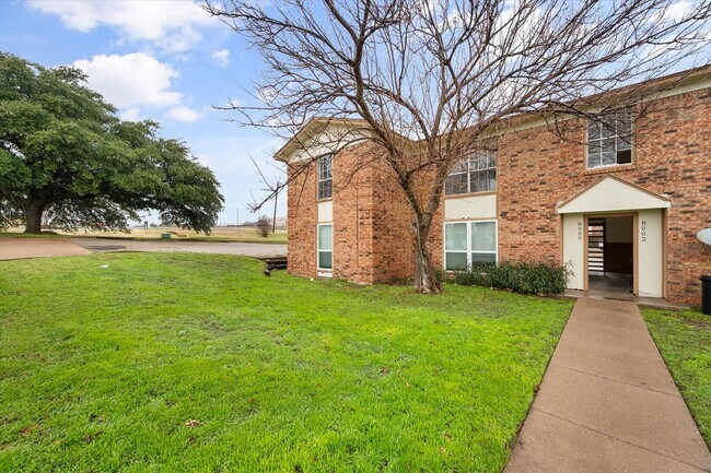 Building Photo - 8000 Cambridge Cir