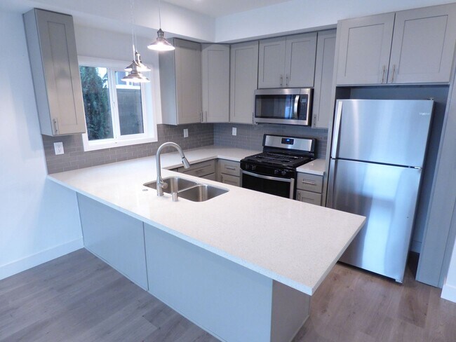 Building Photo - 1258 N Hobart Blvd