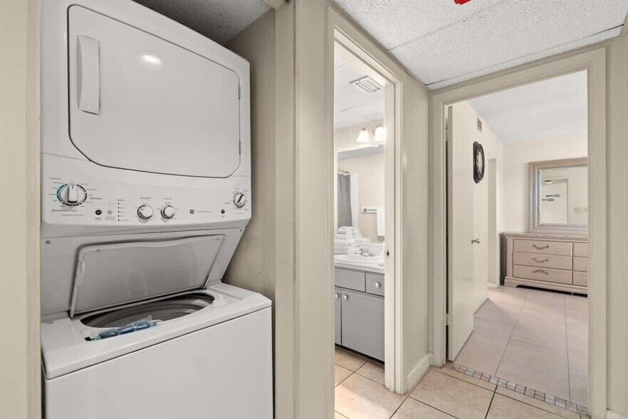 Building Photo - 17155 FL-30