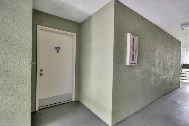 Building Photo - 10755 SW 108th Ave