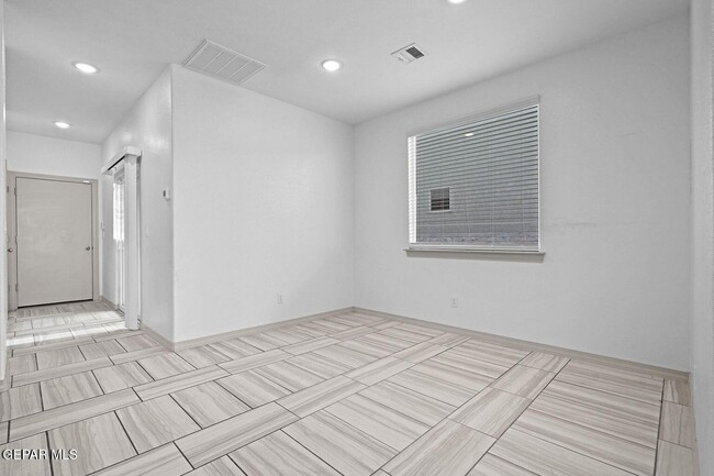 Building Photo - 14963 Pebble Hills Blvd