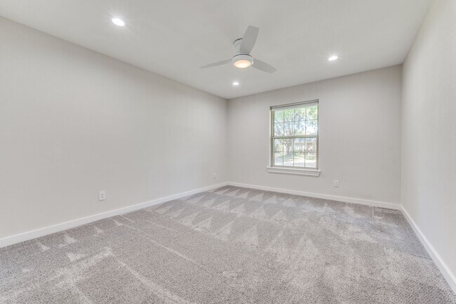 Building Photo - Extraordinary Irving Home on Quiet cul-de-sac!