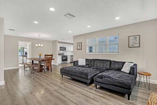 Building Photo - 1210 Skylark Ln