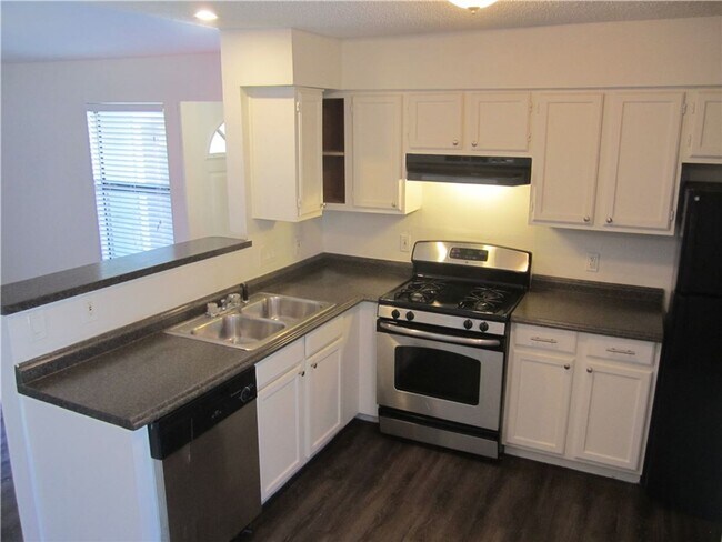 Building Photo - 2213 Yellow Jacket Ln