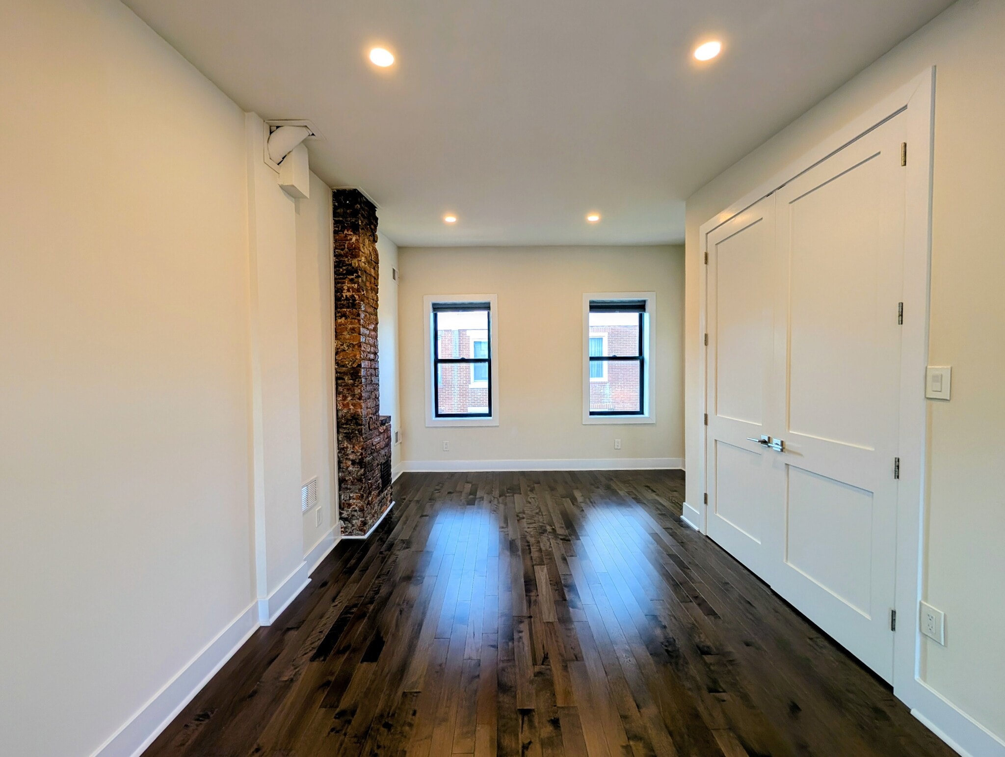 Building Photo - 1118 Titan St