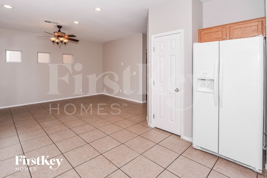 Building Photo - 11128 African Sunset St