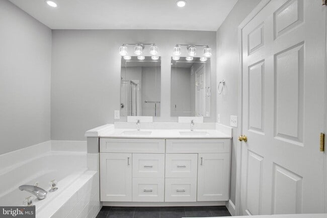 Building Photo - 12765 Fair Crest Ct