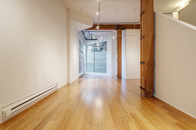 Building Photo - 461 2nd St