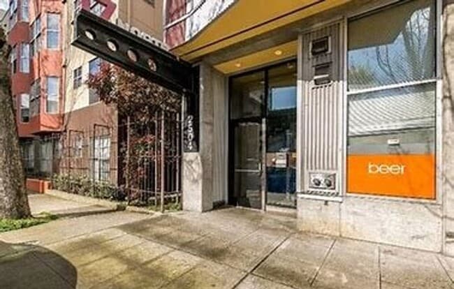 Building Photo - Prime Belltown TOP FLOOR Condo