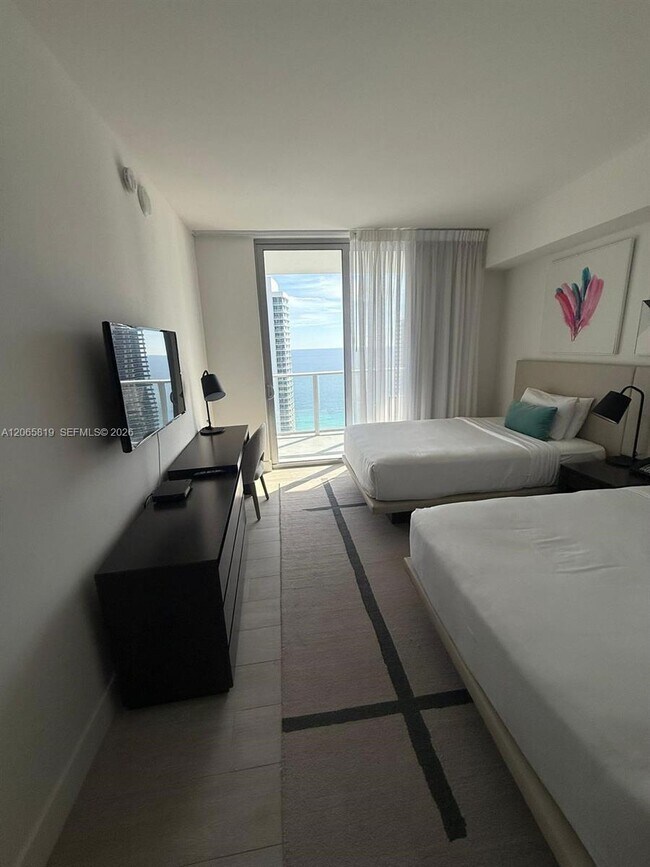 Building Photo - 4010 S Ocean Dr