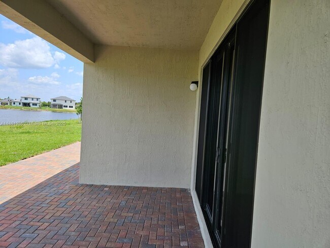 Building Photo - 5265 Lamone Ln