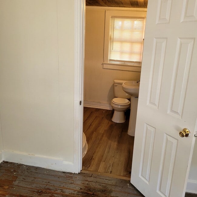 Building Photo - 4510 Hwy Ave