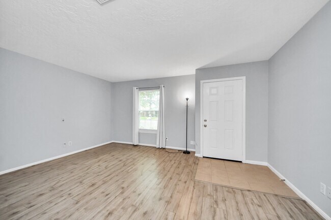 Building Photo - 10654 Hazelhurst Dr