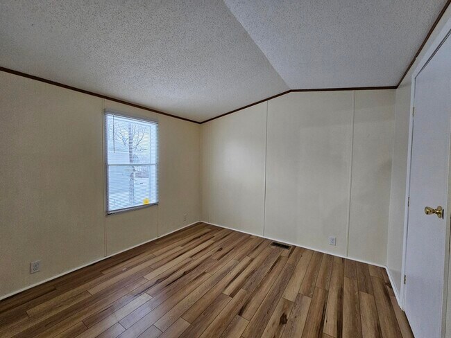 Building Photo - 5687 Lowell Rd