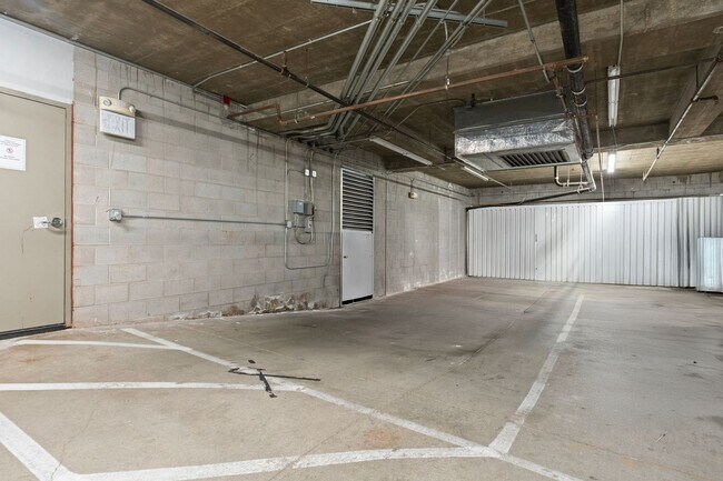 Building Photo - Large Updated SoMa Apartment!
