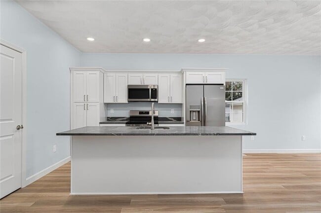 Building Photo - 45 Windsor Rd