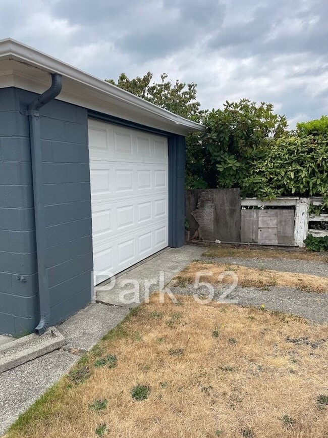 Building Photo - Tacoma Single Family 2 Bedroom 1 Bath With...