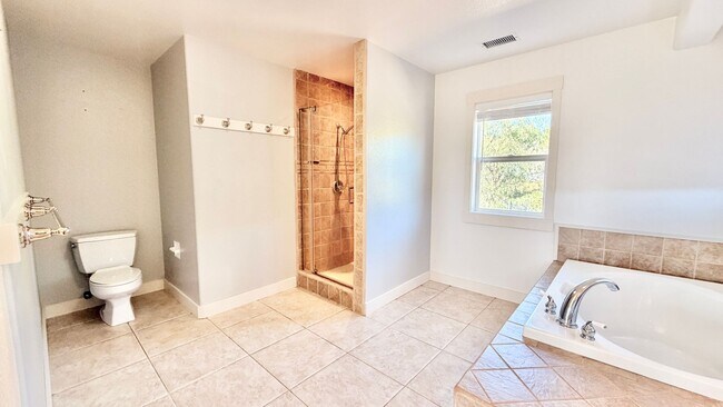 Building Photo - Spacious Two-Story Country Home with Amazing Views Looking out, and Privately Fenced and Gated Ya...