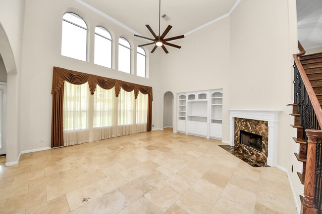 Building Photo - 2218 Longspur Ln