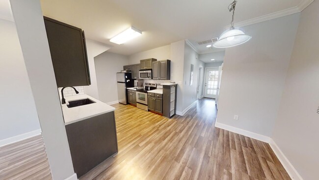 Building Photo - Madison Park Townhome