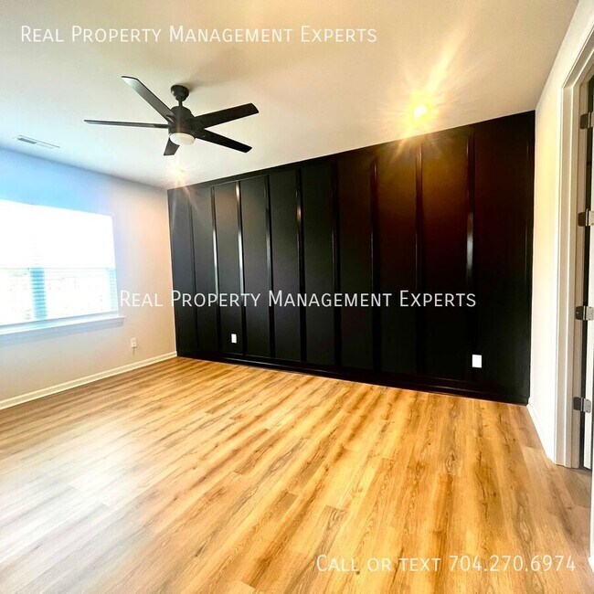 Building Photo - 3162 Hutton Gdns Ln