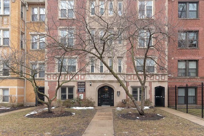 Building Photo - 1369 W Greenleaf Ave