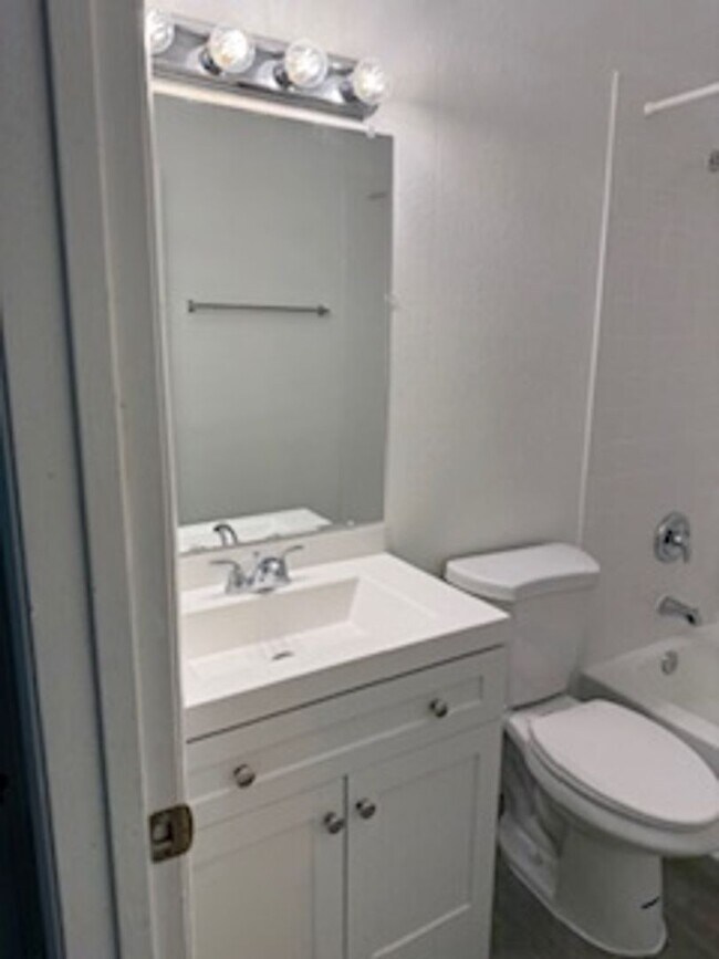 Building Photo - The Landings Two bedroom Condo