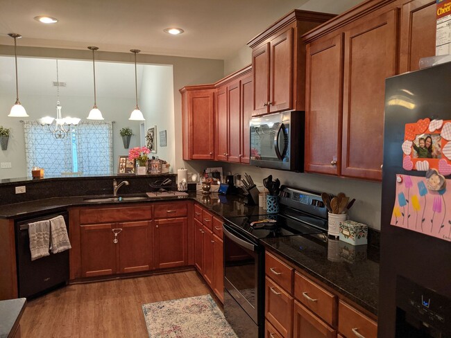 Building Photo - Available August 15th!!! $2200 a month!!!